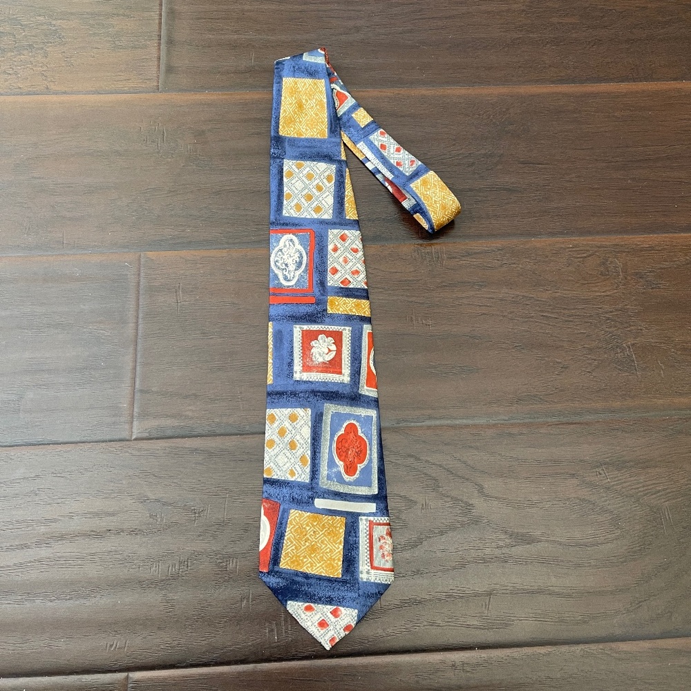 Vintage 1980’s Maga 100% Silk Tie in Geometric Pattern Made in Italy EUC!